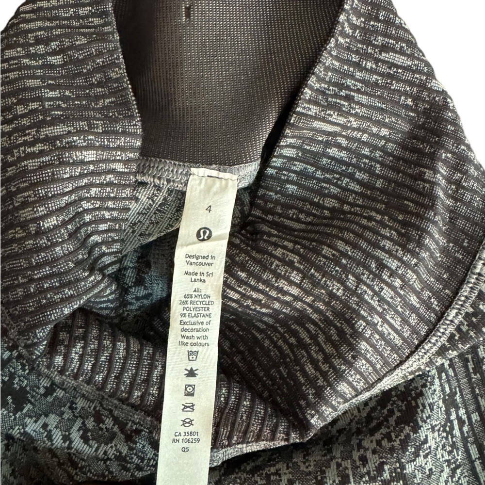 Lululemon Ebb to Train Super High Rise Tight Size 4 - Picture 7 of 7